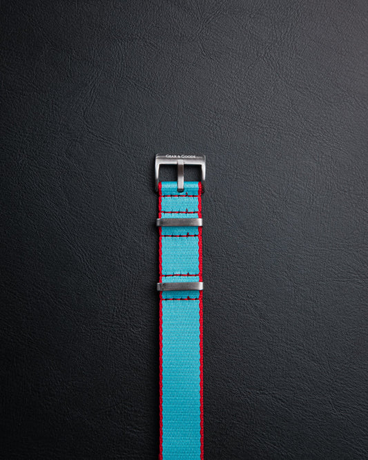 Premium natoranneke - 20mm / Taivaansininen punaisin yksityiskohdin