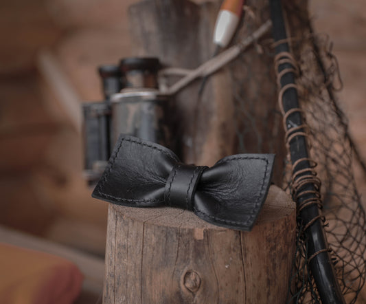 Nahkarusetti - Musta mustilla tikkauksilla