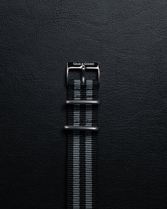 James Bond Nato-Ranneke Mustaharmaa